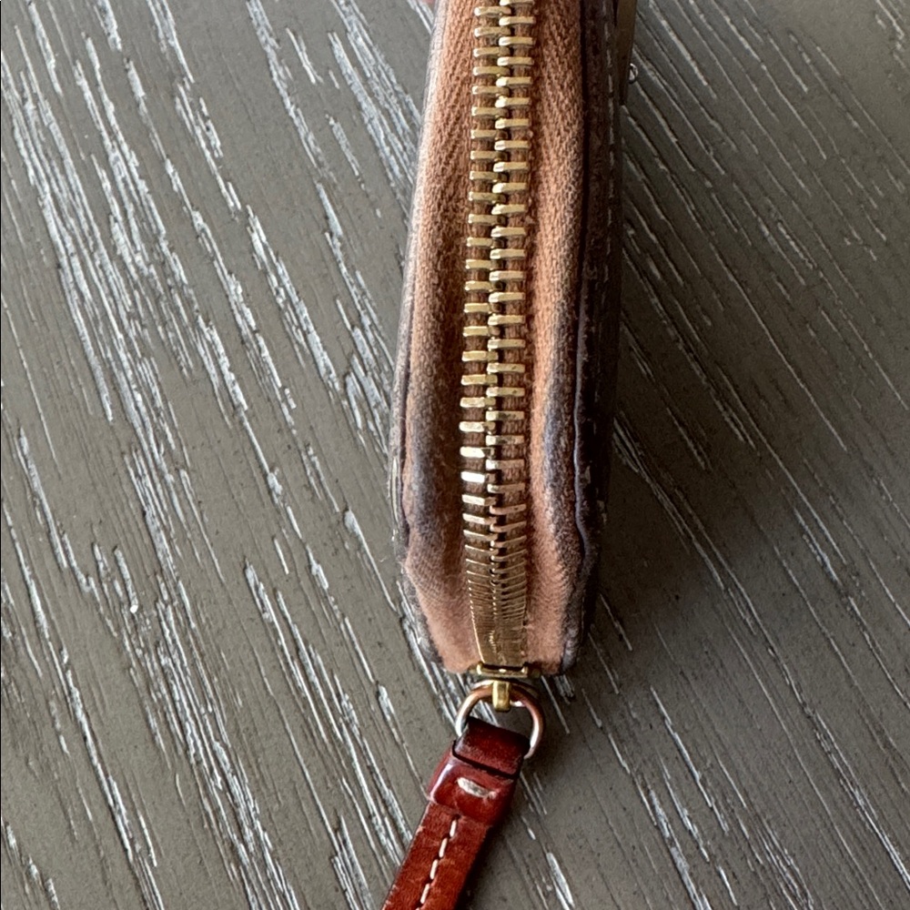 Dooney & Bourke Pewter Grayish Brown Pebbled Leather Wallet Zip Around Hobo GUC - Picture 9 of 10